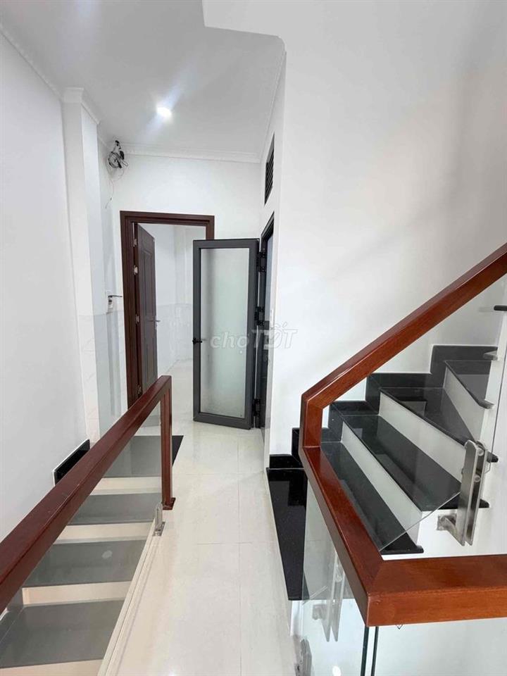 Nhà 2 lầu 3 phòng 3 máy lạnh hẻm Trần Hưng Đạo