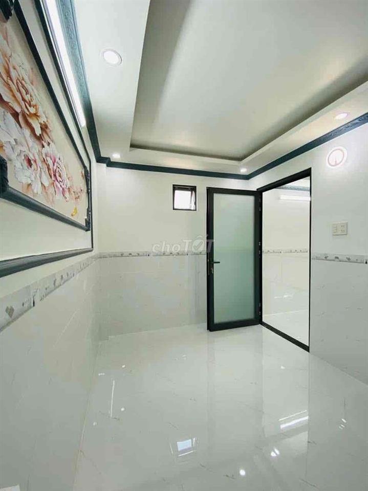Nhà mới đẹp 2 phòng có nội thất hẻm Hoàng Quốc Việt