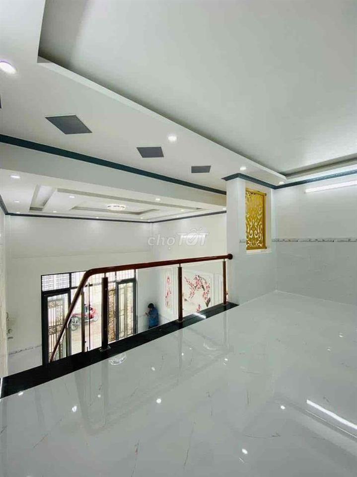 Nhà mới đẹp 2 phòng có nội thất hẻm Hoàng Quốc Việt