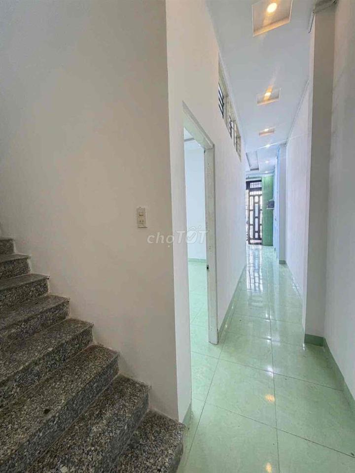Nhà lầu 3 phòng KDC Công Trình 8