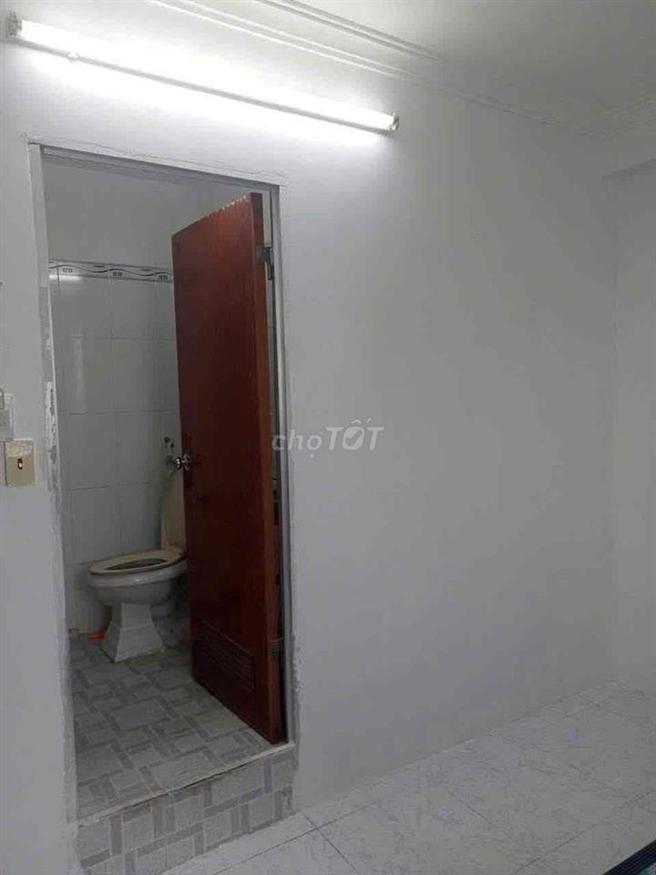Nhà 2 lầu 8 phòng 8 máy lạnh KDC Diệu Hiền