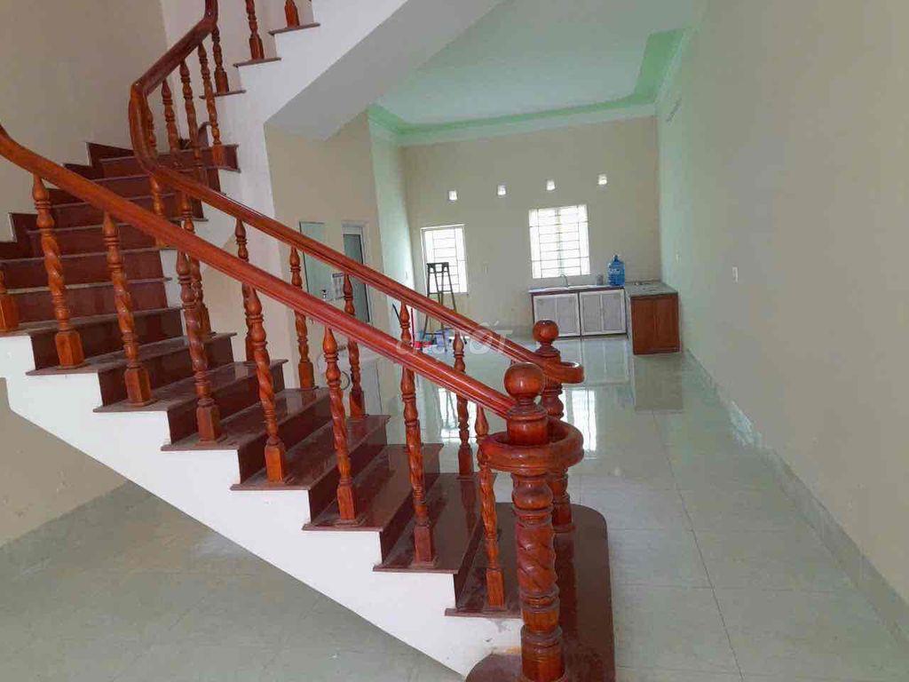 Nhà trệt 2 lầu kdc Long Thịnh
