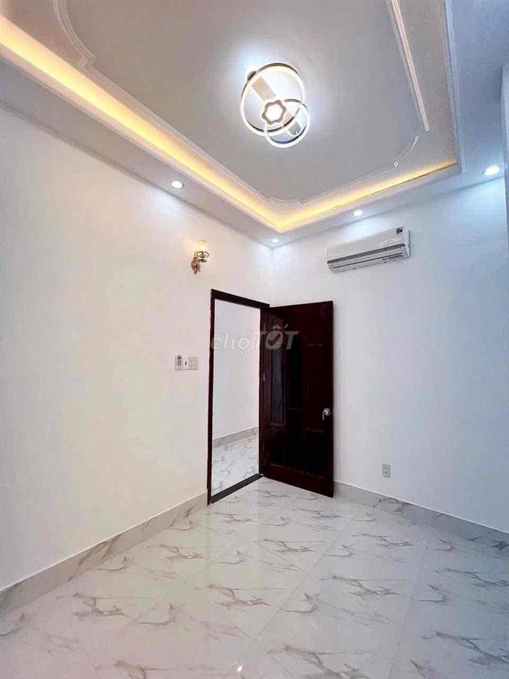 Nhà 5 phòng full nội thất kdc Công Trình 8