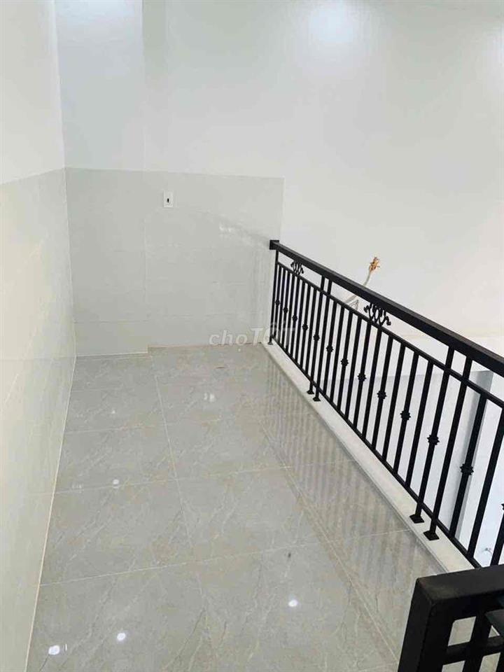 Nhà mới 100% đường Trần Quang Diệu
