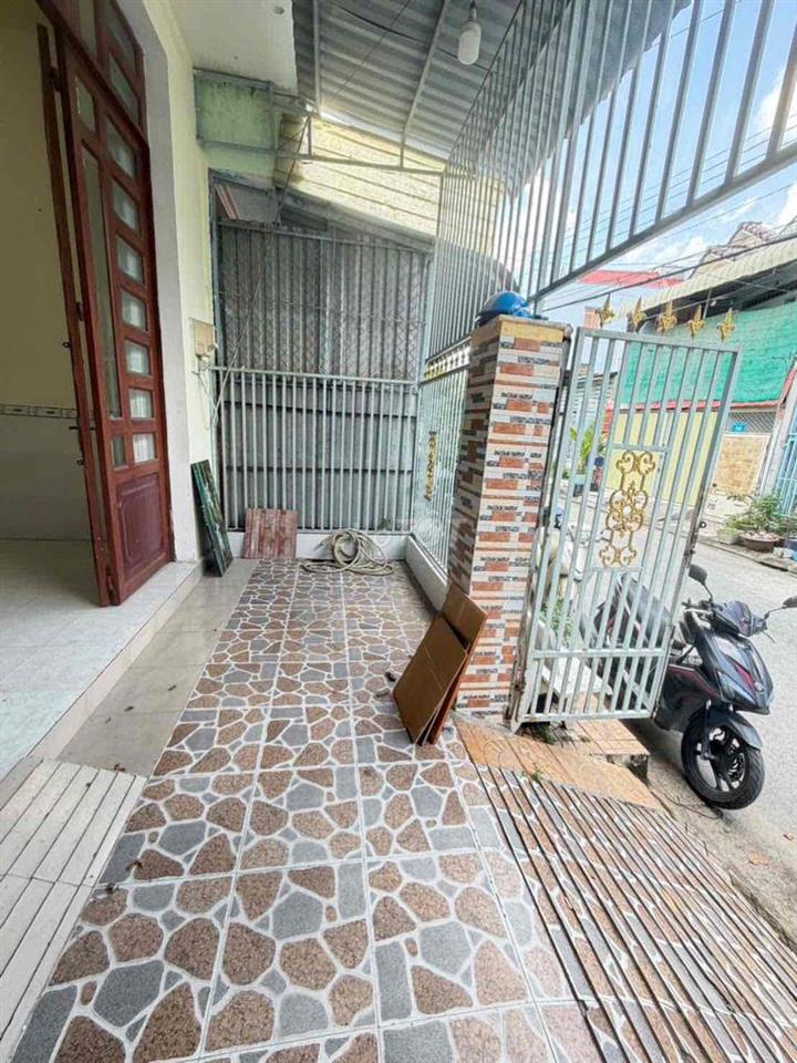Nhà 2 phòng 2 máy lạnh lộ ô tô đường Trần Quang Diệu