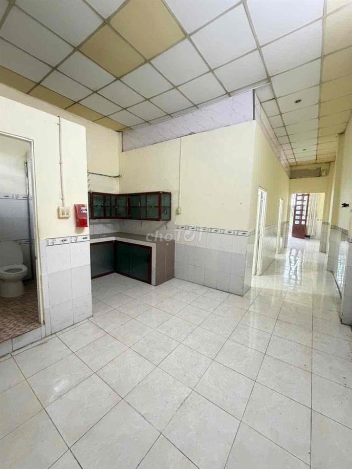 Nhà 2 phòng 2 máy lạnh lộ ô tô đường Trần Quang Diệu