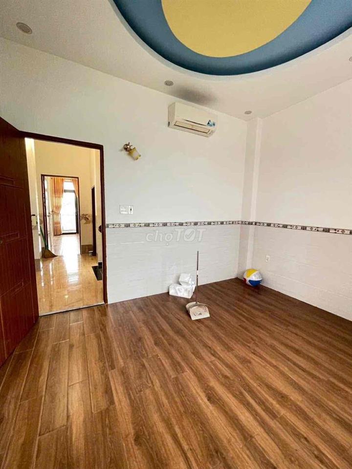 Nhà trệt 2 lầu mặt tiền Trần Hoàng Na