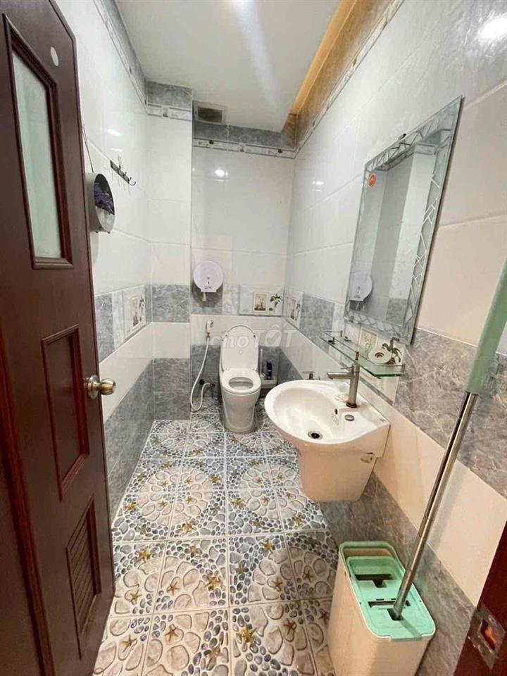 Nhà trệt 2 lầu mặt tiền Trần Hoàng Na