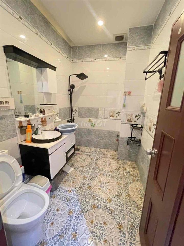 Nhà trệt 2 lầu mặt tiền Trần Hoàng Na