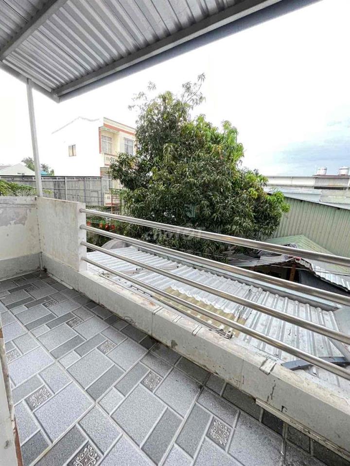 Nhà trệt 2 lầu mặt tiền Trần Hoàng Na