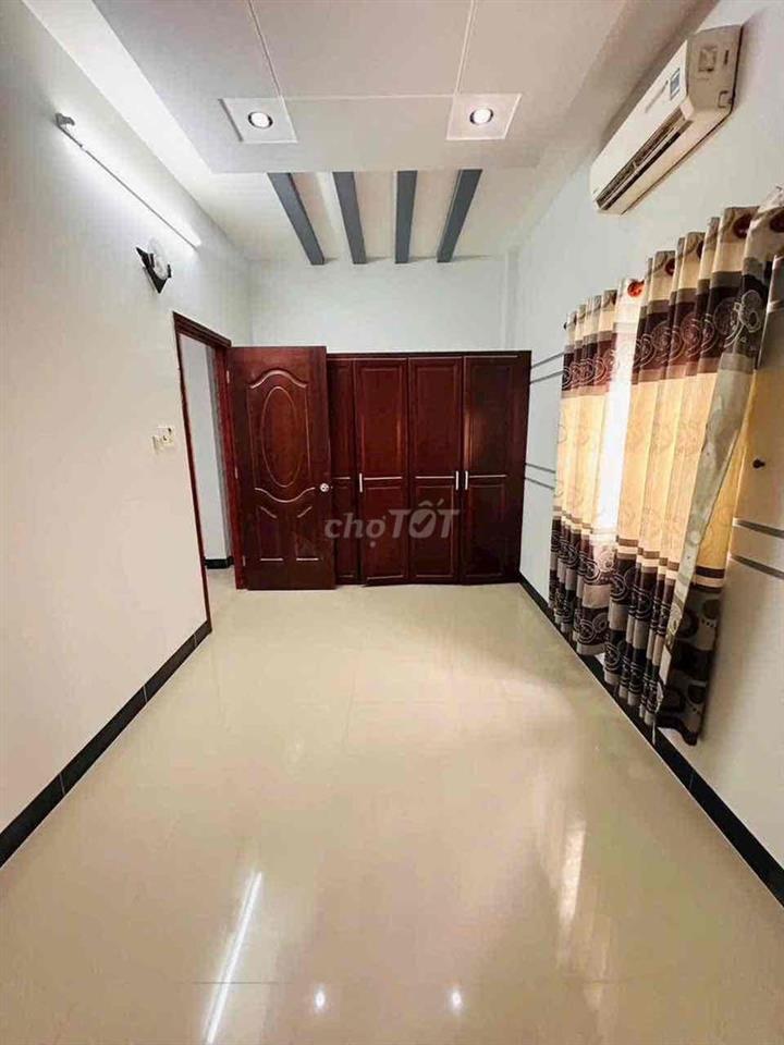 Nhà 2 lầu 3 phòng 3 máy lạnh KDC Hưng Phú 1