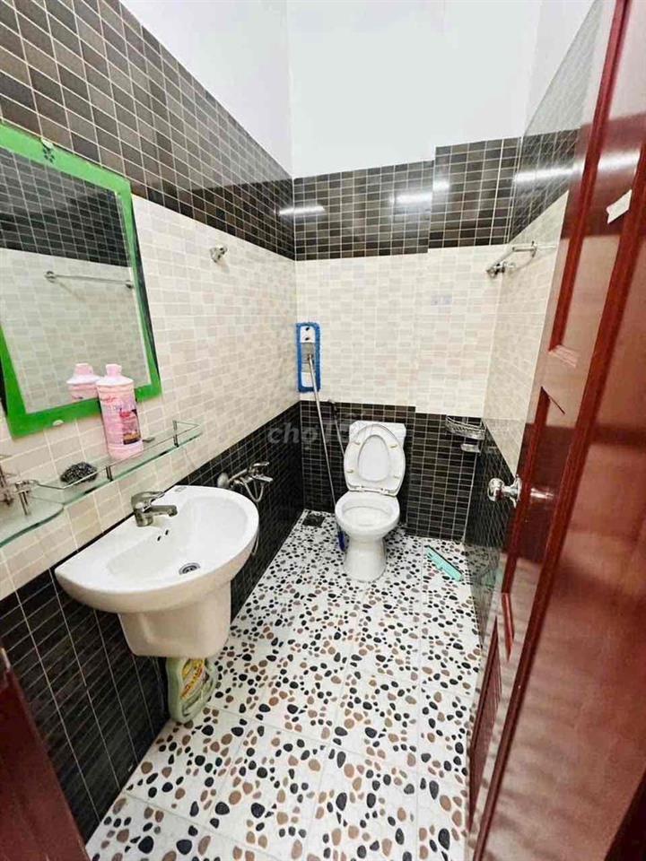 Nhà 2 lầu 3 phòng 3 máy lạnh KDC Hưng Phú 1