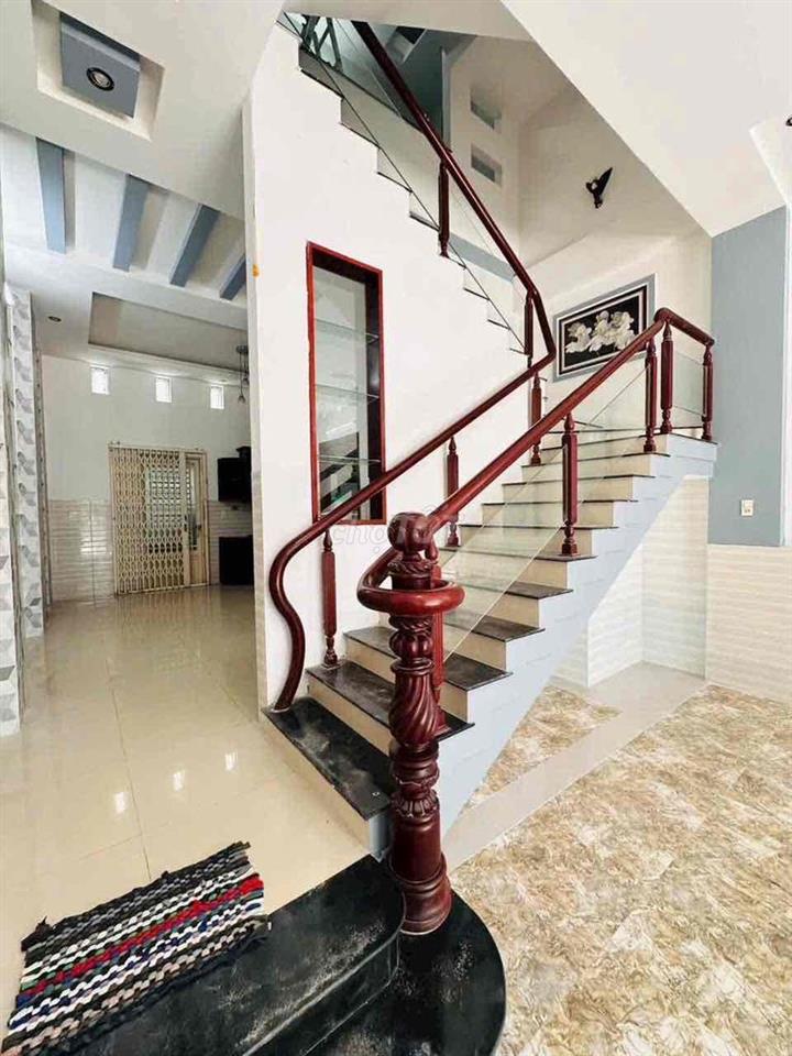 Nhà 2 lầu 3 phòng 3 máy lạnh KDC Hưng Phú 1