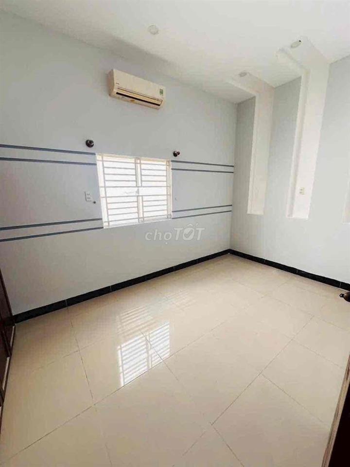 Nhà 2 lầu 3 phòng 3 máy lạnh KDC Hưng Phú 1