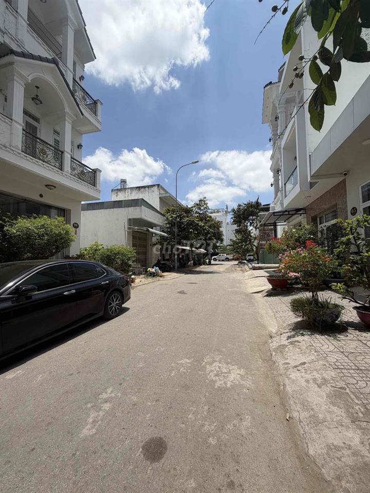 Nhà lầu 3 phòng KDC Hưng Phú 1