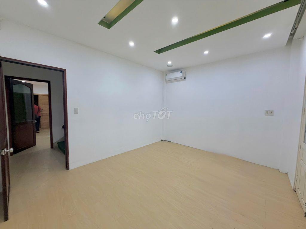 Nhà 2 lầu 4PN kế Siêu Thị COOP MART chỉ 15 triệu