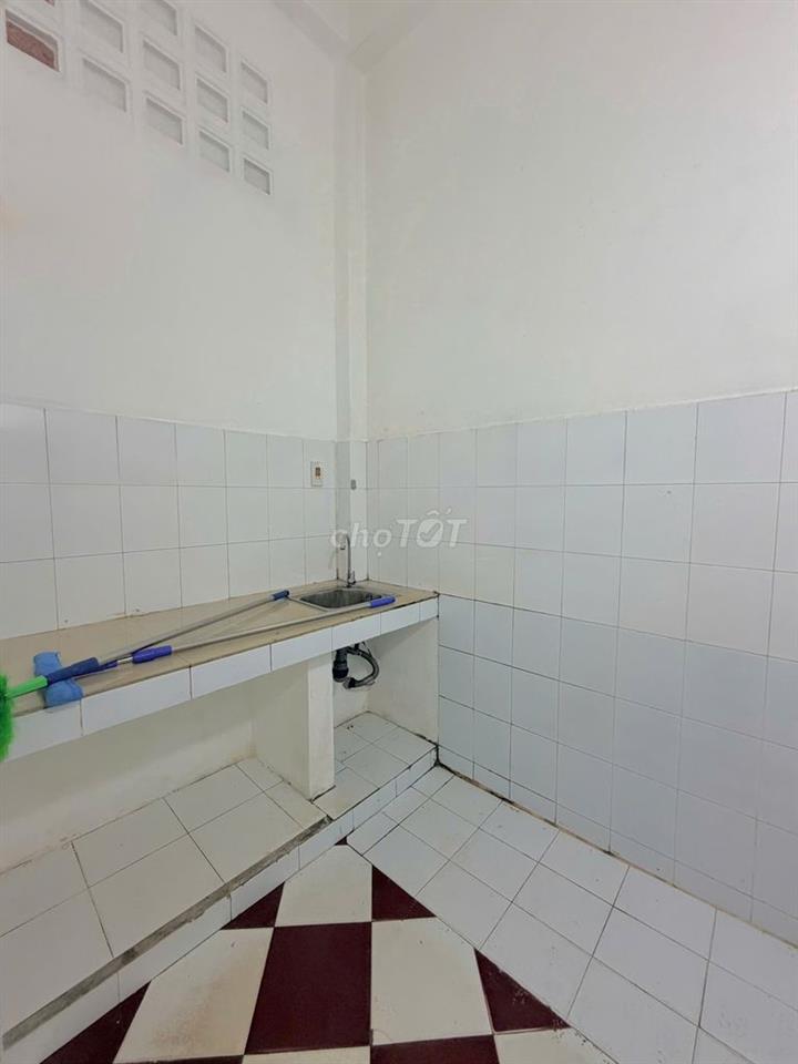 Nhà 2 lầu 4PN kế Siêu Thị COOP MART chỉ 15 triệu