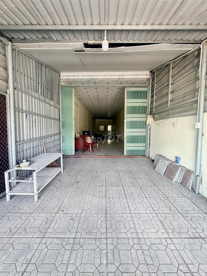 Nhà trệt trống suốt mặt tiền đường Võ Văn Kiệt 5 triệu
