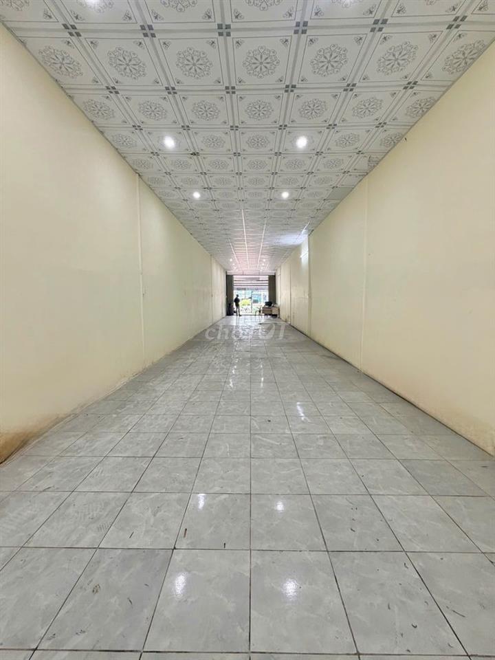 Nhà trệt trống suốt mặt tiền đường Võ Văn Kiệt 5 triệu