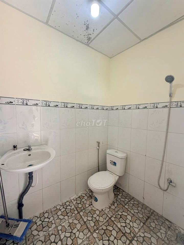 Nhà trệt trống suốt mặt tiền đường Võ Văn Kiệt 5 triệu