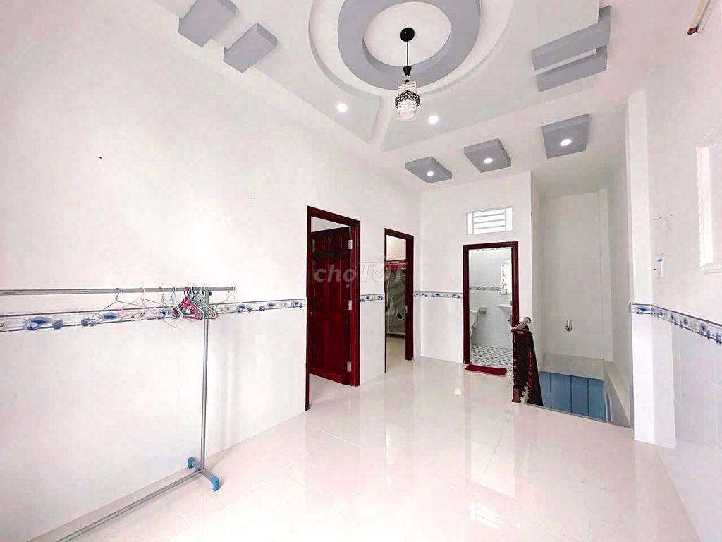 Nhà trệt lầu 2PN có nội thất góc KDC Hồng Phát 8,5 triệu