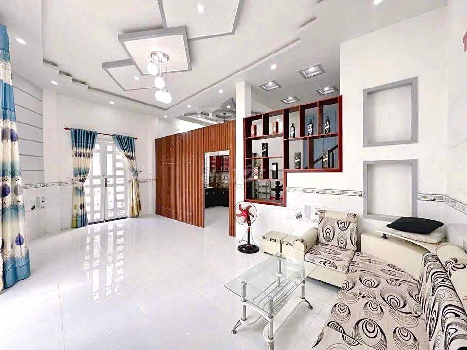Nhà trệt lầu 2PN có nội thất góc KDC Hồng Phát 8,5 triệu