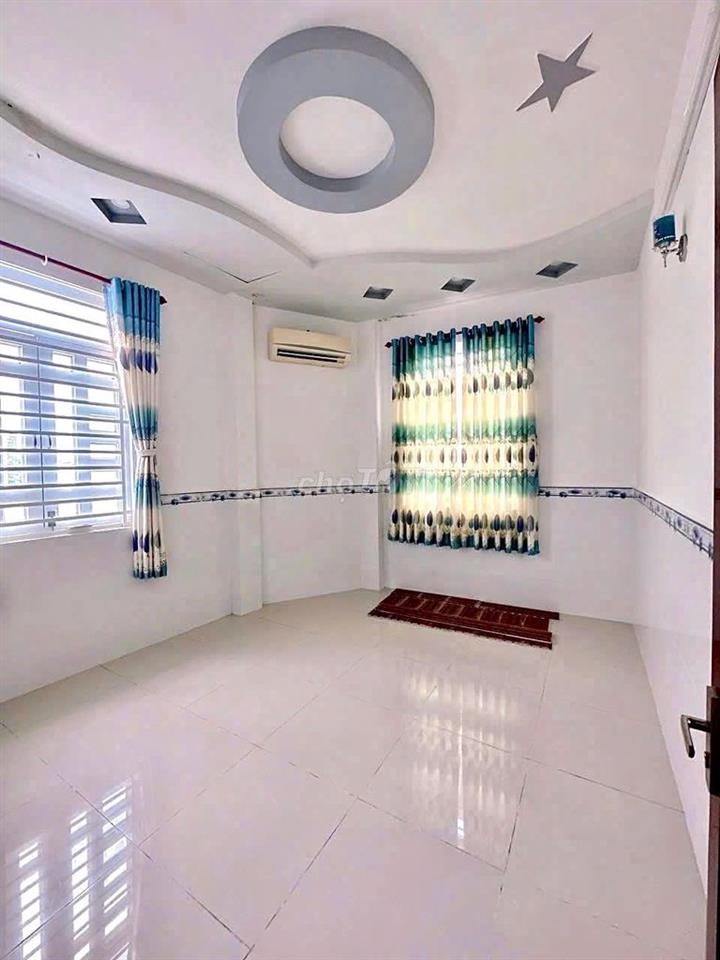 Nhà trệt lầu 2PN có nội thất góc KDC Hồng Phát 8,5 triệu
