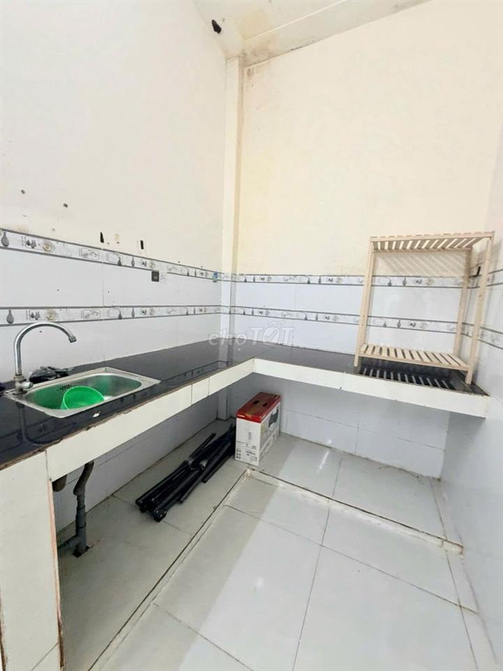 Nhà trệt lầu 2PN hẻm Da Liễu đường 3/2 3,5 triệu