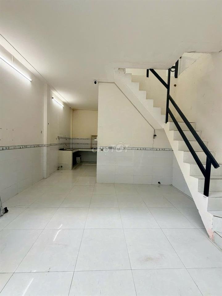 Nhà trệt lầu 2PN hẻm Da Liễu đường 3/2 3,5 triệu