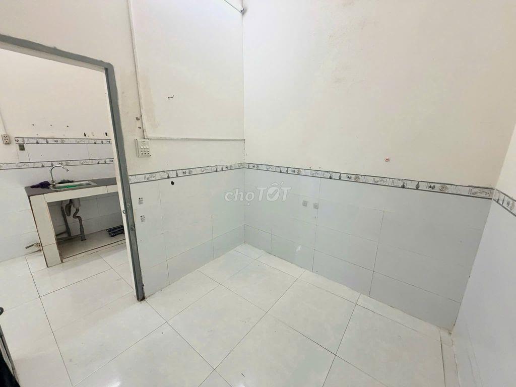 Nhà trệt lầu 2PN hẻm Da Liễu đường 3/2 3,5 triệu