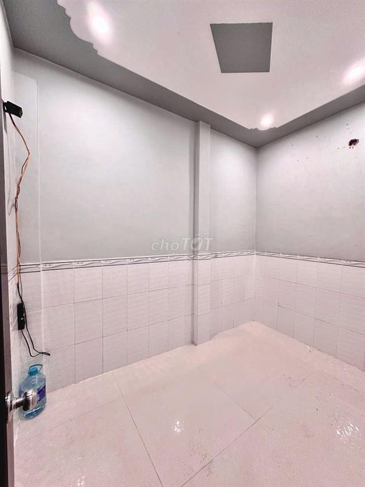 Nhà 2 lầu 3PN có nội thất hẻm đường Đại Lộ Hòa Bình chỉ 5,5 triệu
