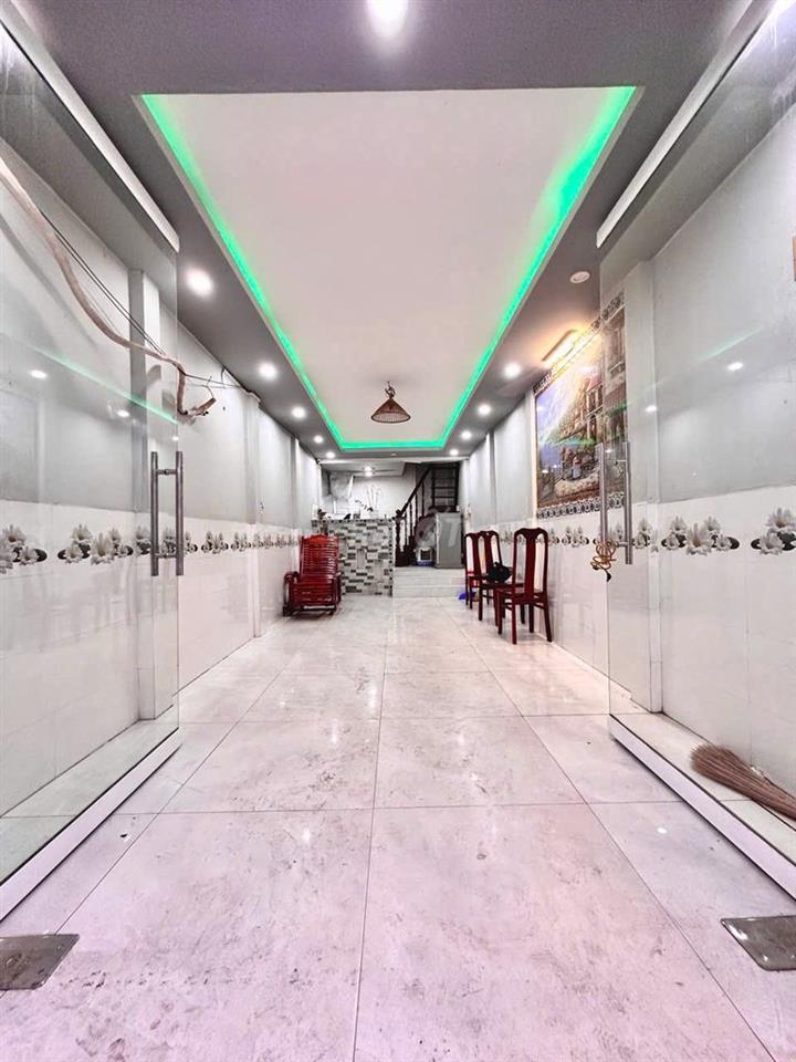 Nhà 2 lầu 3PN có nội thất hẻm đường Đại Lộ Hòa Bình chỉ 5,5 triệu