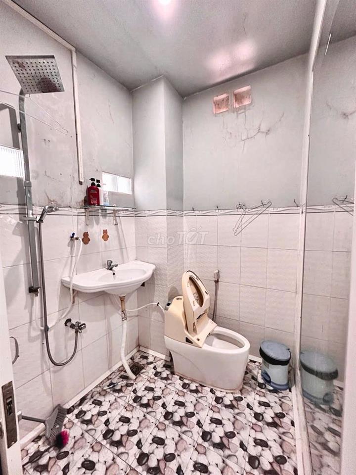 Nhà 2 lầu 3PN có nội thất hẻm đường Đại Lộ Hòa Bình chỉ 5,5 triệu