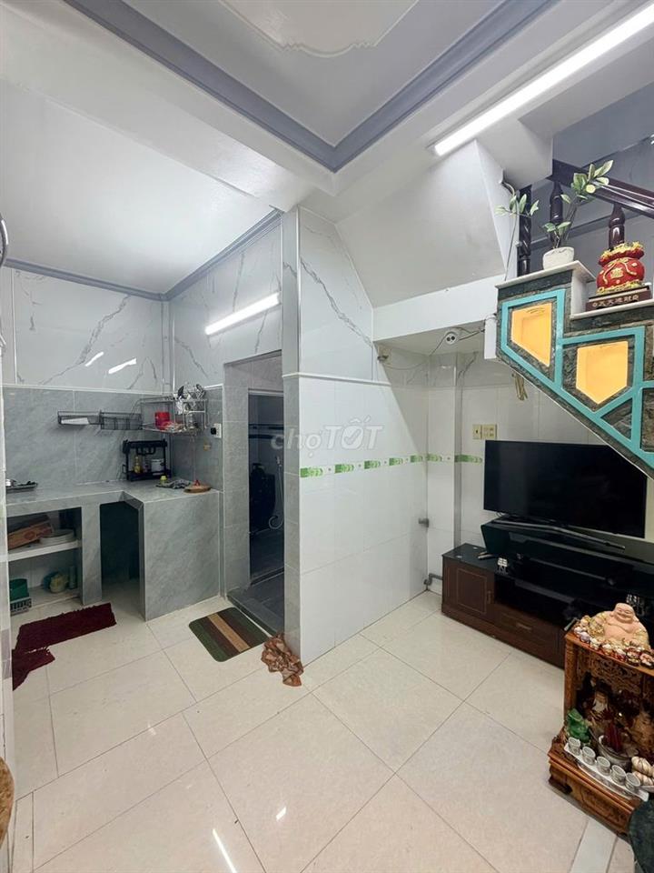 Nhà trệt lầu 2PN hẻm đường Bùi Thị Xuân 5,5 triệu