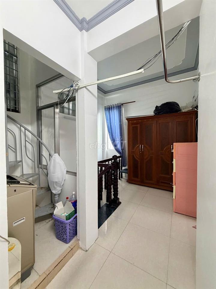 Nhà trệt lầu 2PN hẻm đường Bùi Thị Xuân 5,5 triệu