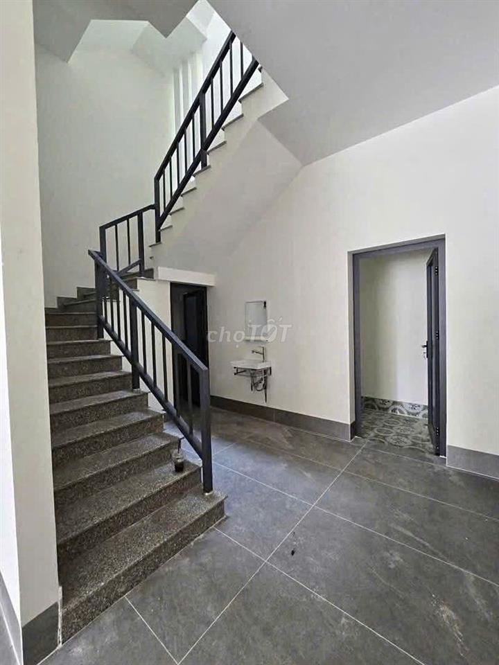 Nhà trệt lầu sân thượng trống suốt đường Mậu Thân chỉ 30 triệu