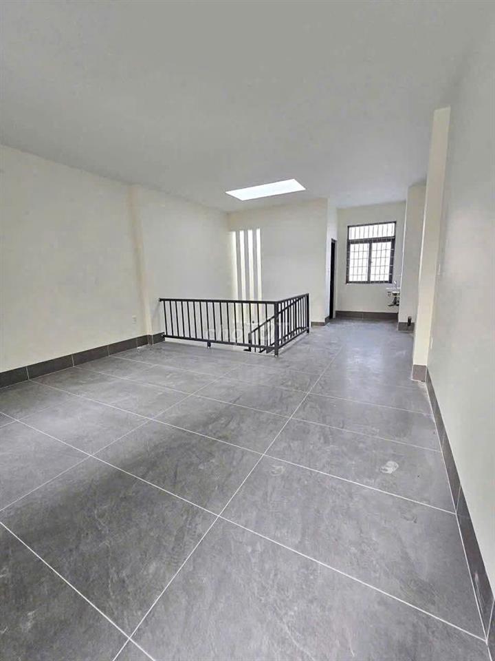 Nhà trệt lầu sân thượng trống suốt đường Mậu Thân chỉ 30 triệu