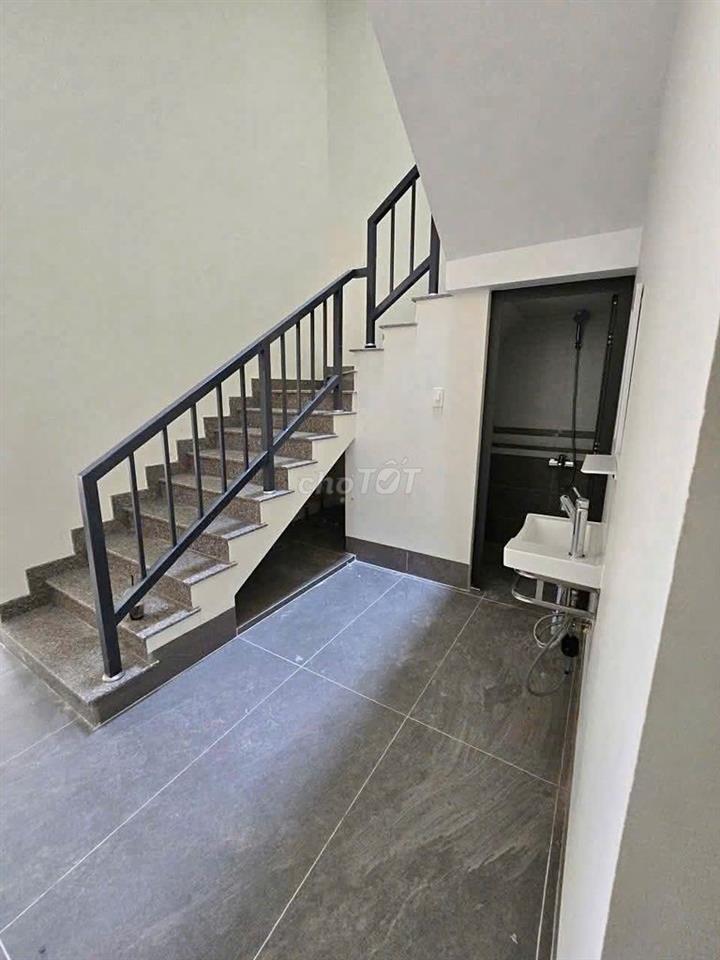 Nhà trệt lầu sân thượng trống suốt đường Mậu Thân chỉ 30 triệu