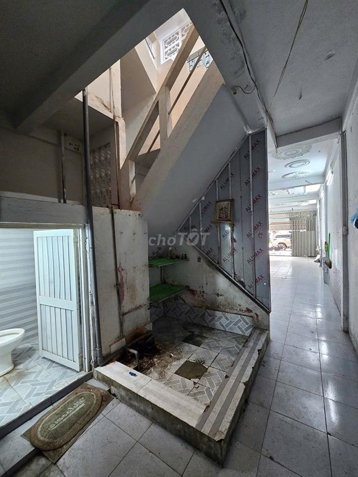 Nhà 2 lầu 2PN mặt tiền đường Trần Hưng Đạo chỉ 15 triệu