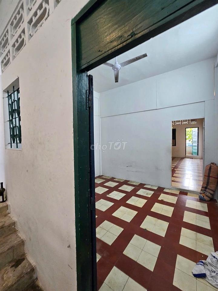 Nhà 2 lầu 2PN mặt tiền đường Trần Hưng Đạo chỉ 15 triệu