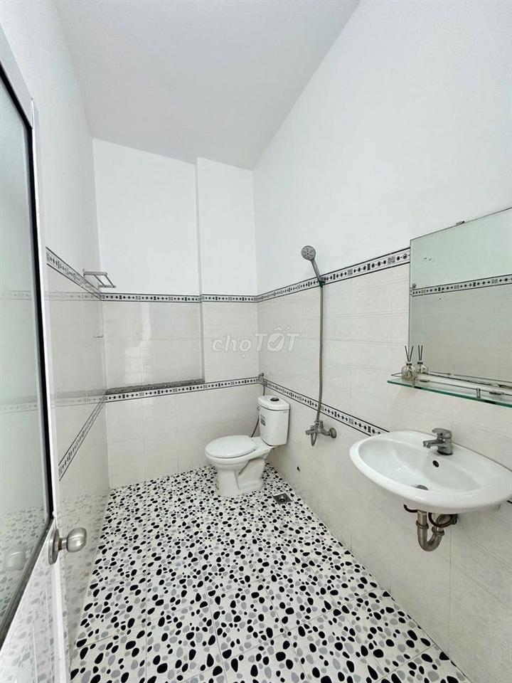 Nhà trệt lầu 2PN hẻm đường Trần Hoàng Na chỉ 6 triệu