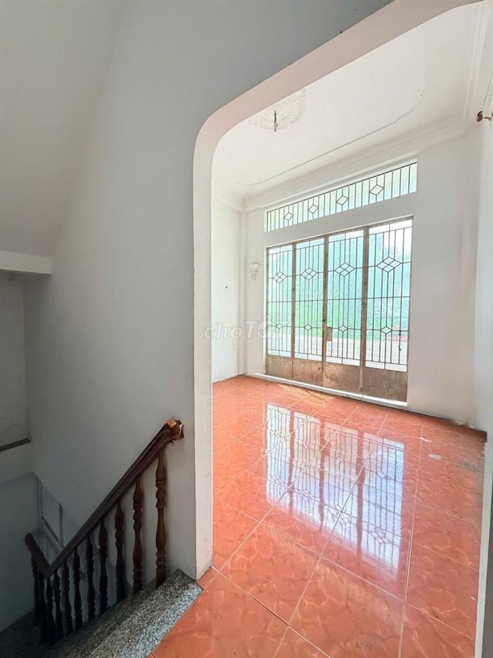 Nhà 2 lầu 3PN mặt tiền đường 30-4 chỉ 13 triệu