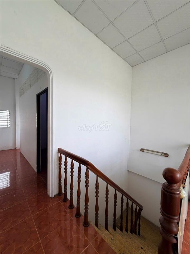 Nhà 2 lầu 3PN mặt tiền đường 30-4 chỉ 13 triệu