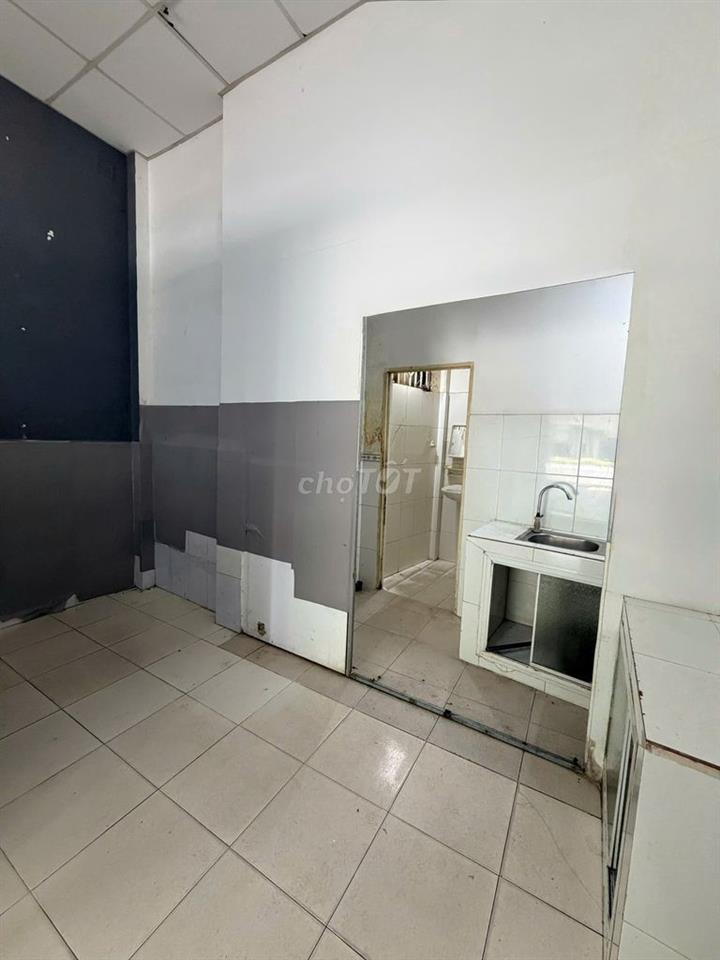 Nhà 2 lầu 3PN mặt tiền đường 30-4 chỉ 13 triệu