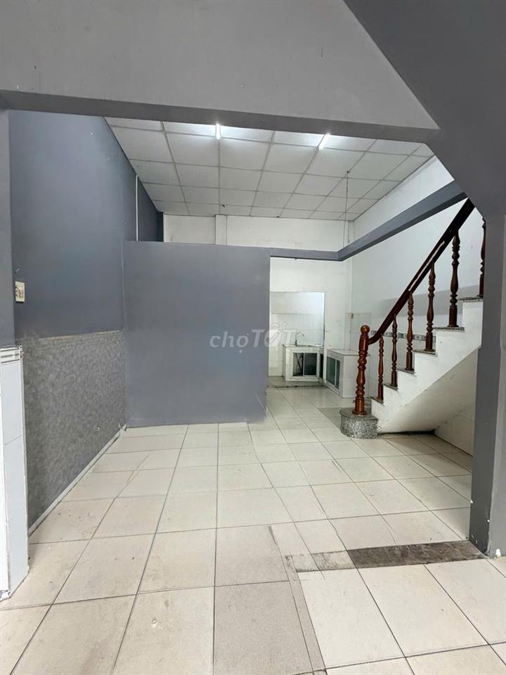 Nhà 2 lầu 3PN mặt tiền đường 30-4 chỉ 13 triệu