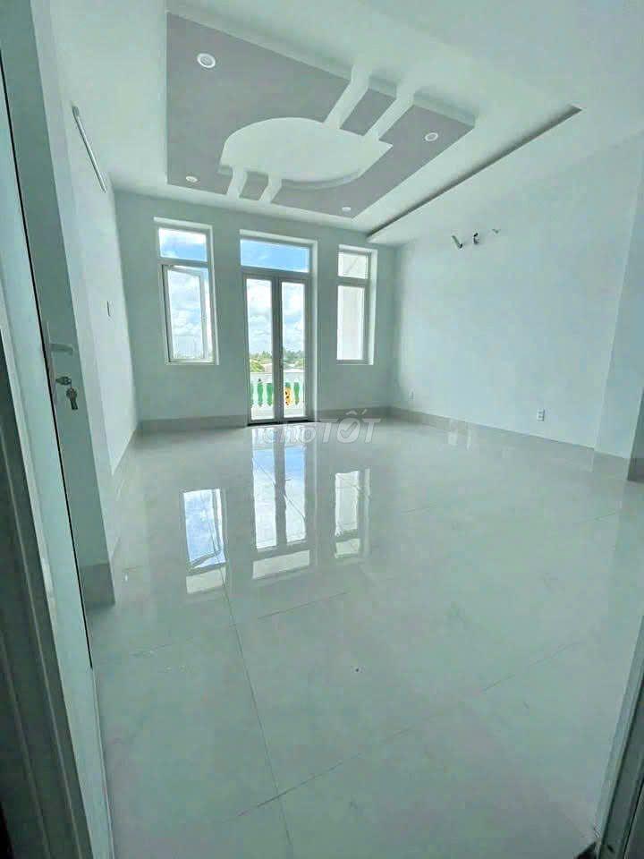 Nhà 3 lầu 6PN mặt tiền đường Trần Hoàng Na chỉ 22 triệu