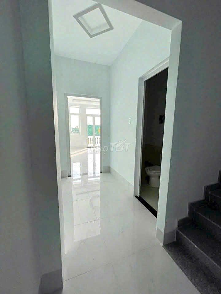 Nhà 3 lầu 6PN mặt tiền đường Trần Hoàng Na chỉ 22 triệu