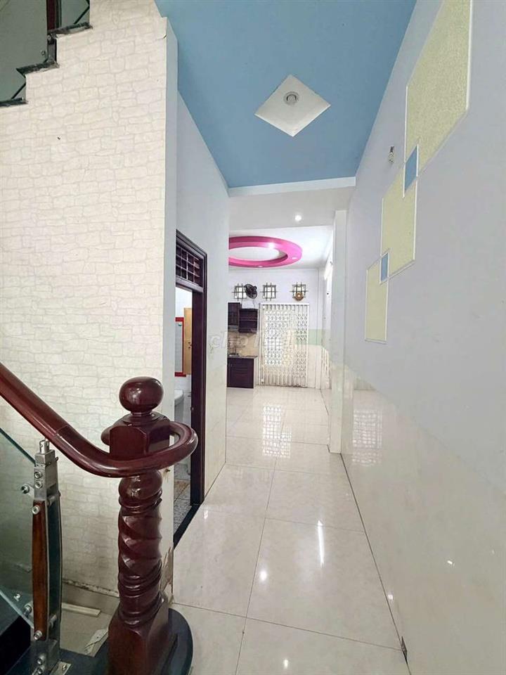 Nhà trệt 2 lầu 4PN đường Lê Chân KDC 91B