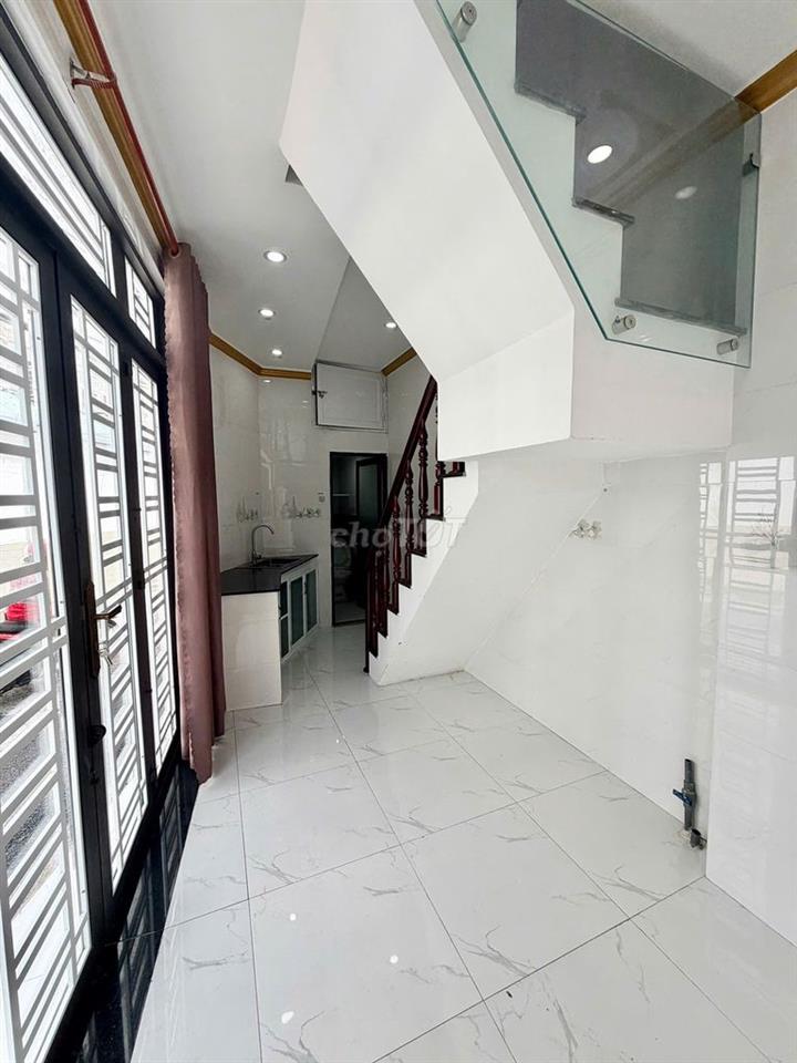Nhà trệt lầu 2PN hẻm đường Hùng Vương chỉ 6,5 triệu