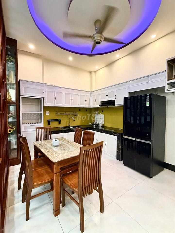 Nhà 2 lầu 4PN full nội thất hẻm đường Nguyễn Văn Cừ chỉ 10 triệu